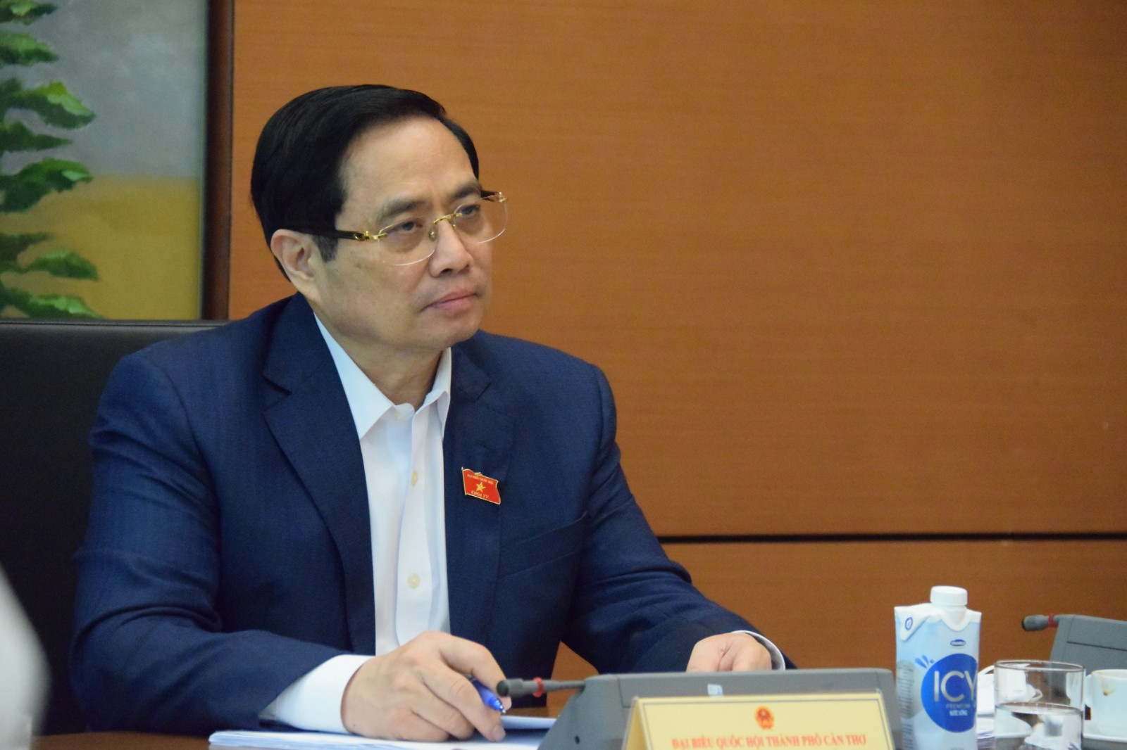 Thủ tướng Phạm Minh Chính tham dự phiên thảo luận tại tổ đại biểu Quốc hội - Ảnh: VGP/Nguyễn Hoàng